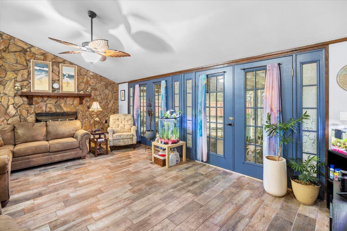 ROBLEDAL ESTATES - Residential