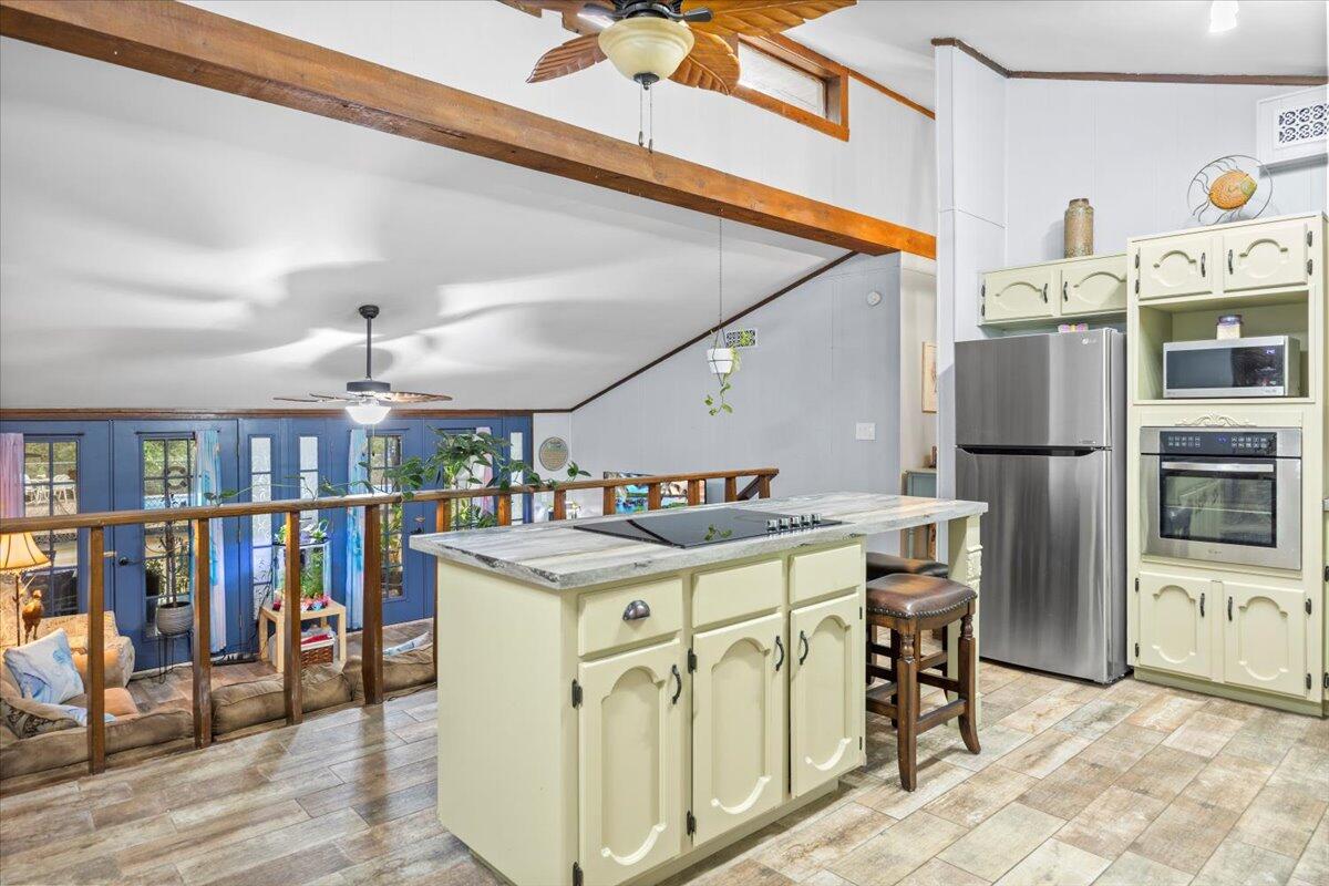 ROBLEDAL ESTATES - Residential