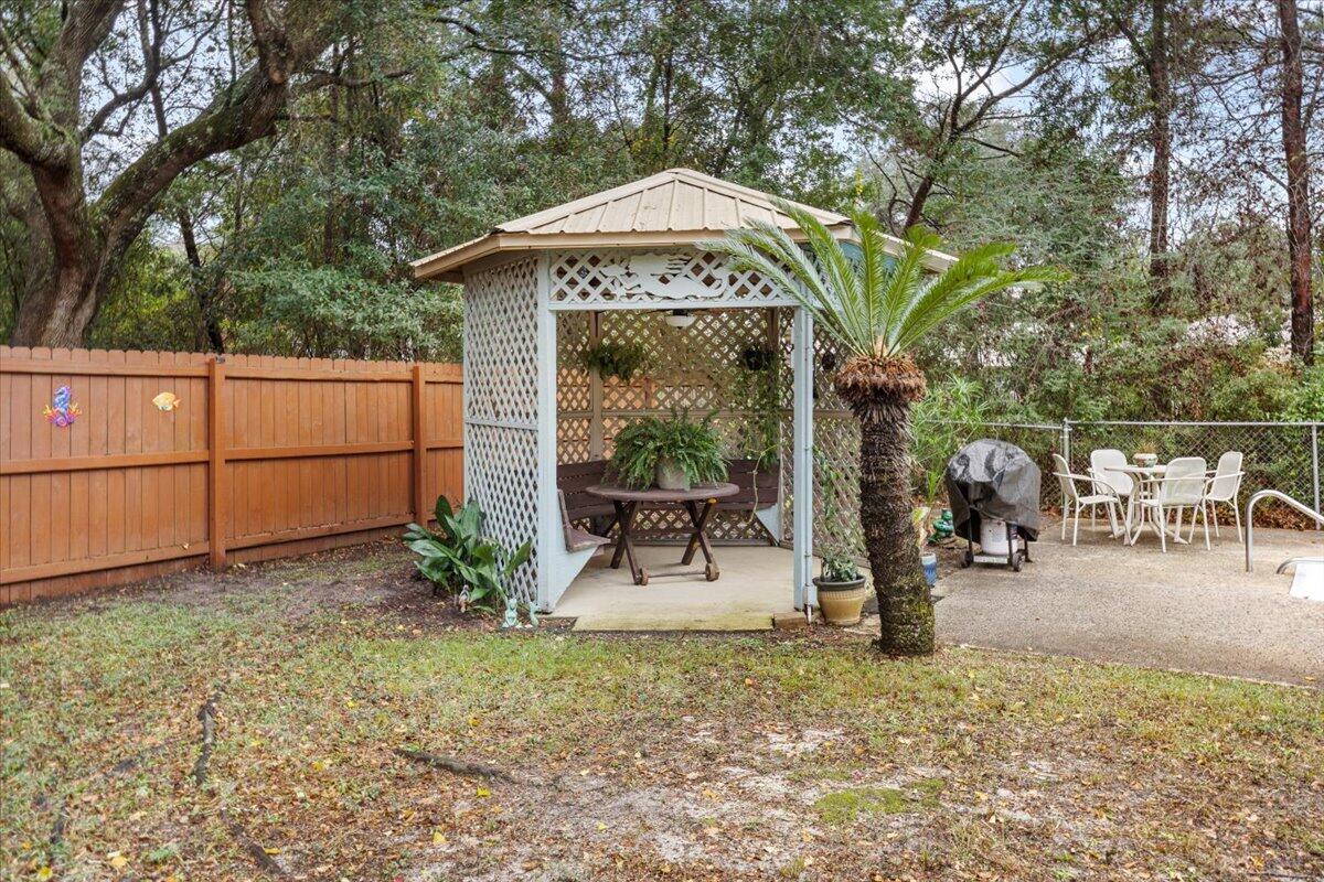 ROBLEDAL ESTATES - Residential