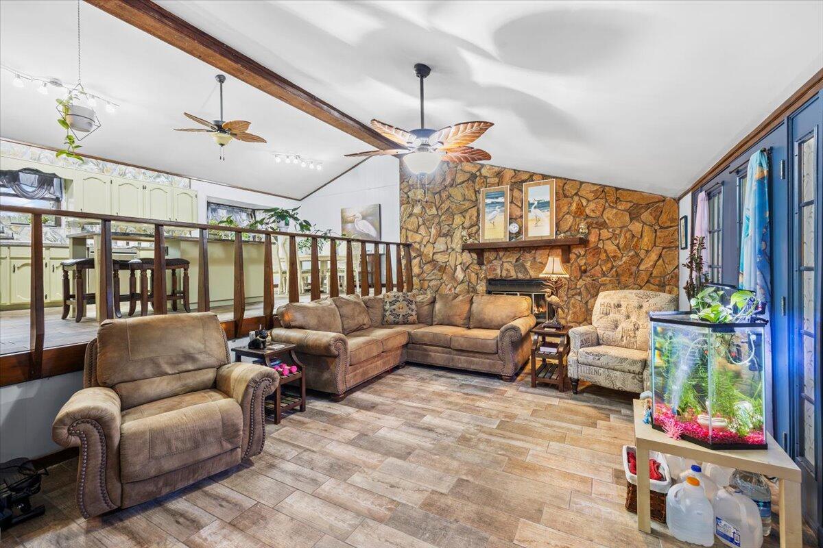 ROBLEDAL ESTATES - Residential