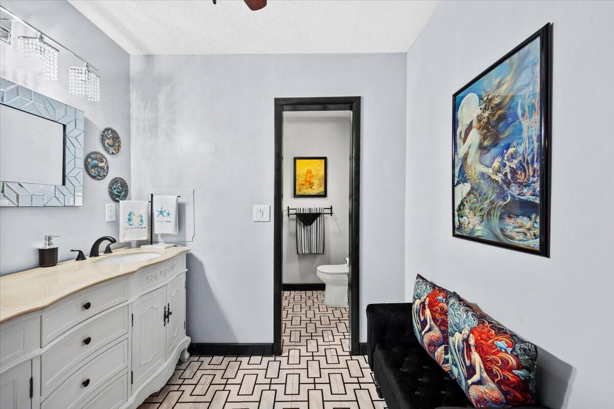 ROBLEDAL ESTATES - Residential