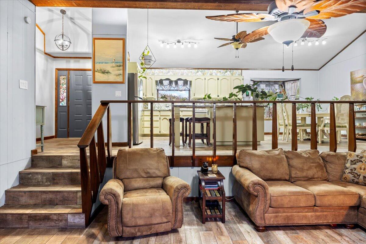 ROBLEDAL ESTATES - Residential