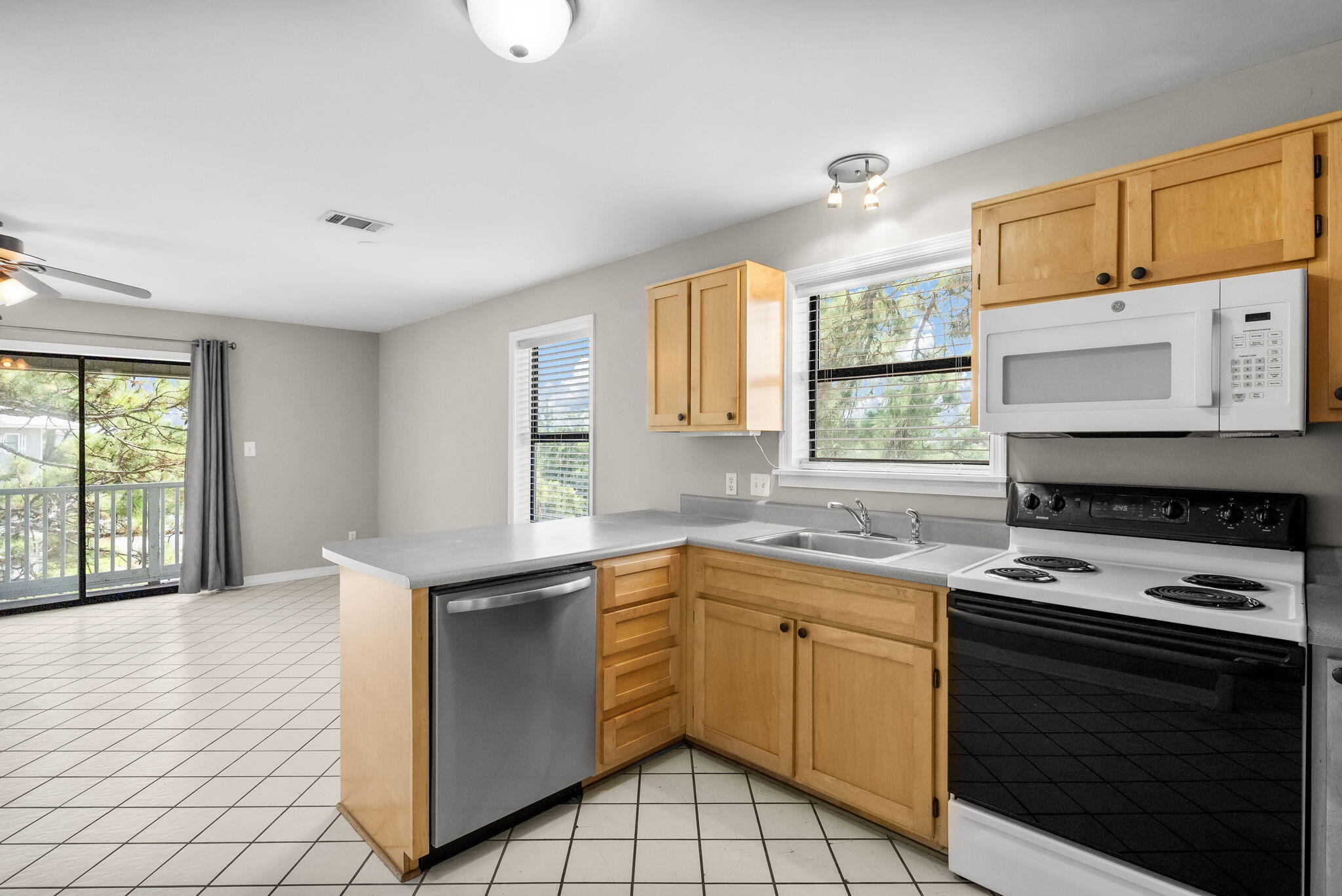 BEACHWOOD VILLAS CONDO - Residential Lease