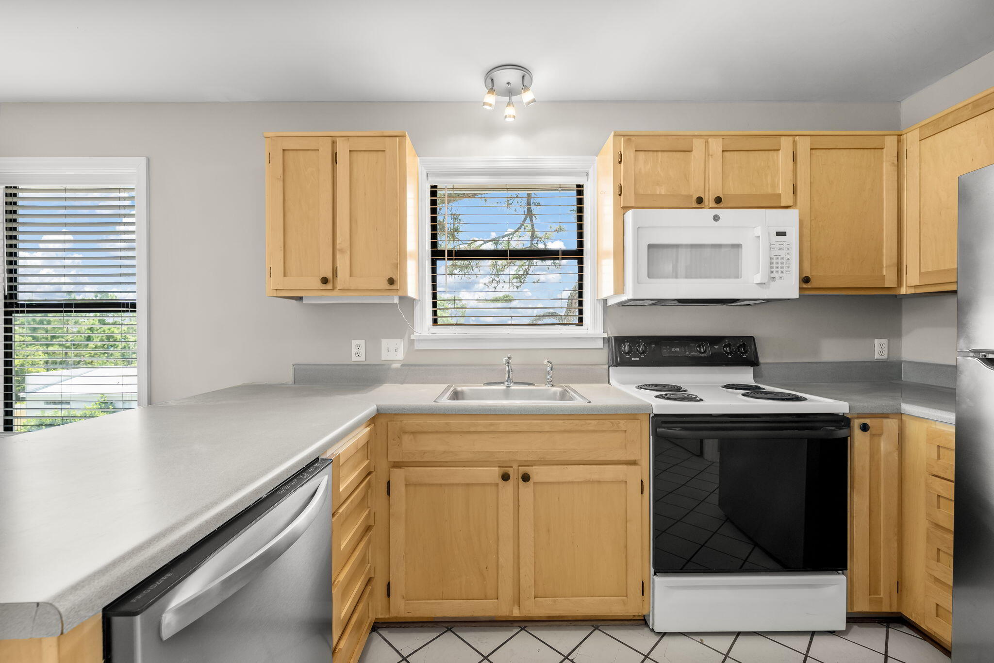 BEACHWOOD VILLAS CONDO - Residential Lease
