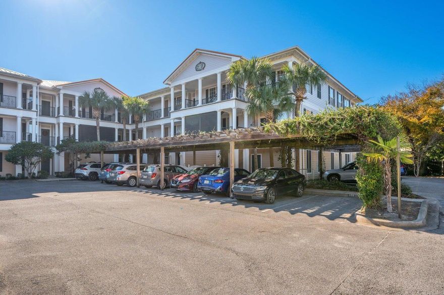 Check out this beautiful waterfront condo, with unbeatable views of the sound! Located in the heart of downtown, you are central to shopping, live music, restaurants, and beaches!