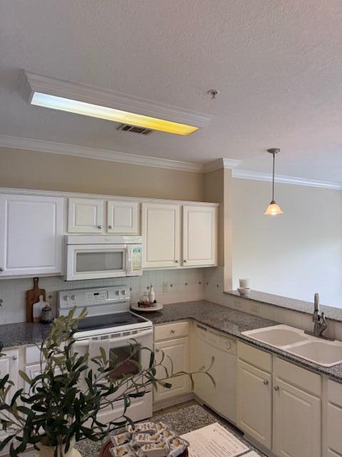 FRENCH QUARTERS - Residential Lease
