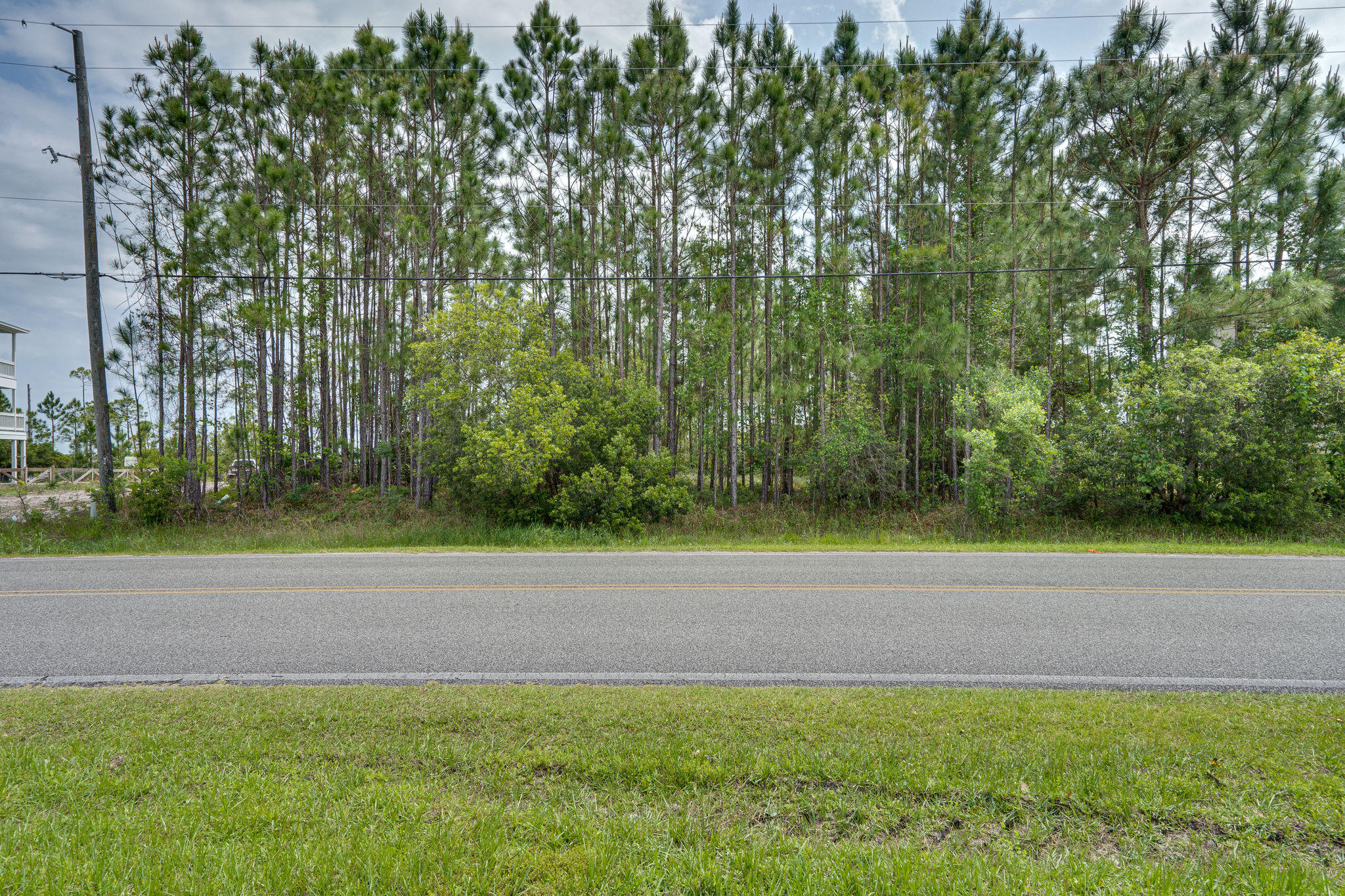 MUST SELL ... WILL SACRIFICE! RARE & UNIQUE waterfront lot with panoramic views of the Santa Rosa Sound, takes your breath away! Enjoy 100+ feet of Sound frontage! Watch the Sun rise & set, the dolphins play and the palm trees sway! Great location to beaches, bases, shopping and more!