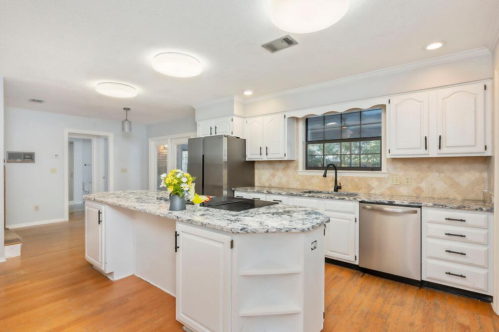 LAKE LORRAINE ESTATES - Residential