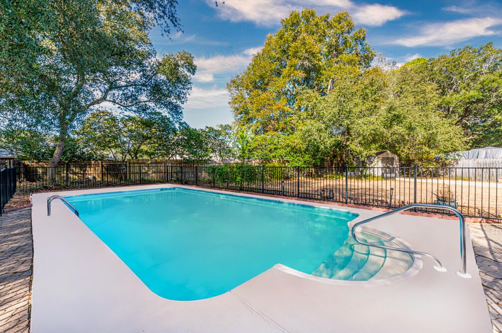 LAKE LORRAINE ESTATES - Residential