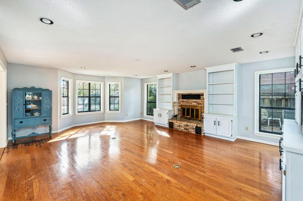 LAKE LORRAINE ESTATES - Residential