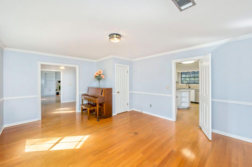 LAKE LORRAINE ESTATES - Residential