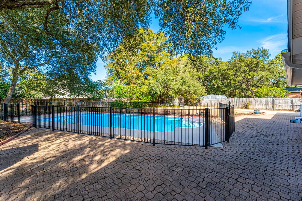 LAKE LORRAINE ESTATES - Residential