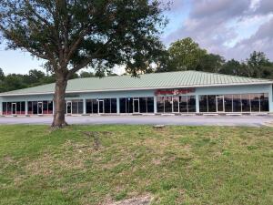 Retail space located in the Classic Center. This end unit is located on Ferdon Blvd. the main north/south roadway in the City of Crestview offering excellent visibility and exposure for your business.