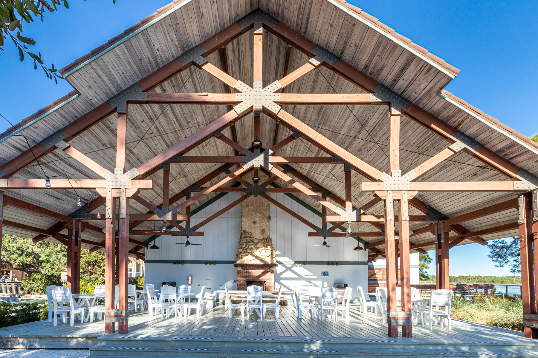 WILD HERON LAKESIDE LODGE - Residential