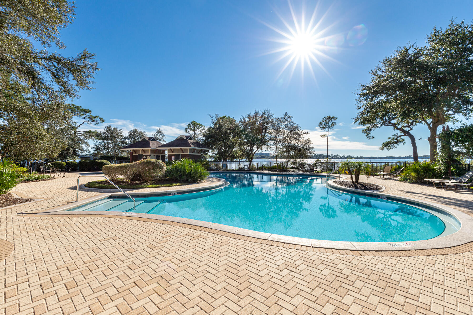 WILD HERON LAKESIDE LODGE - Residential