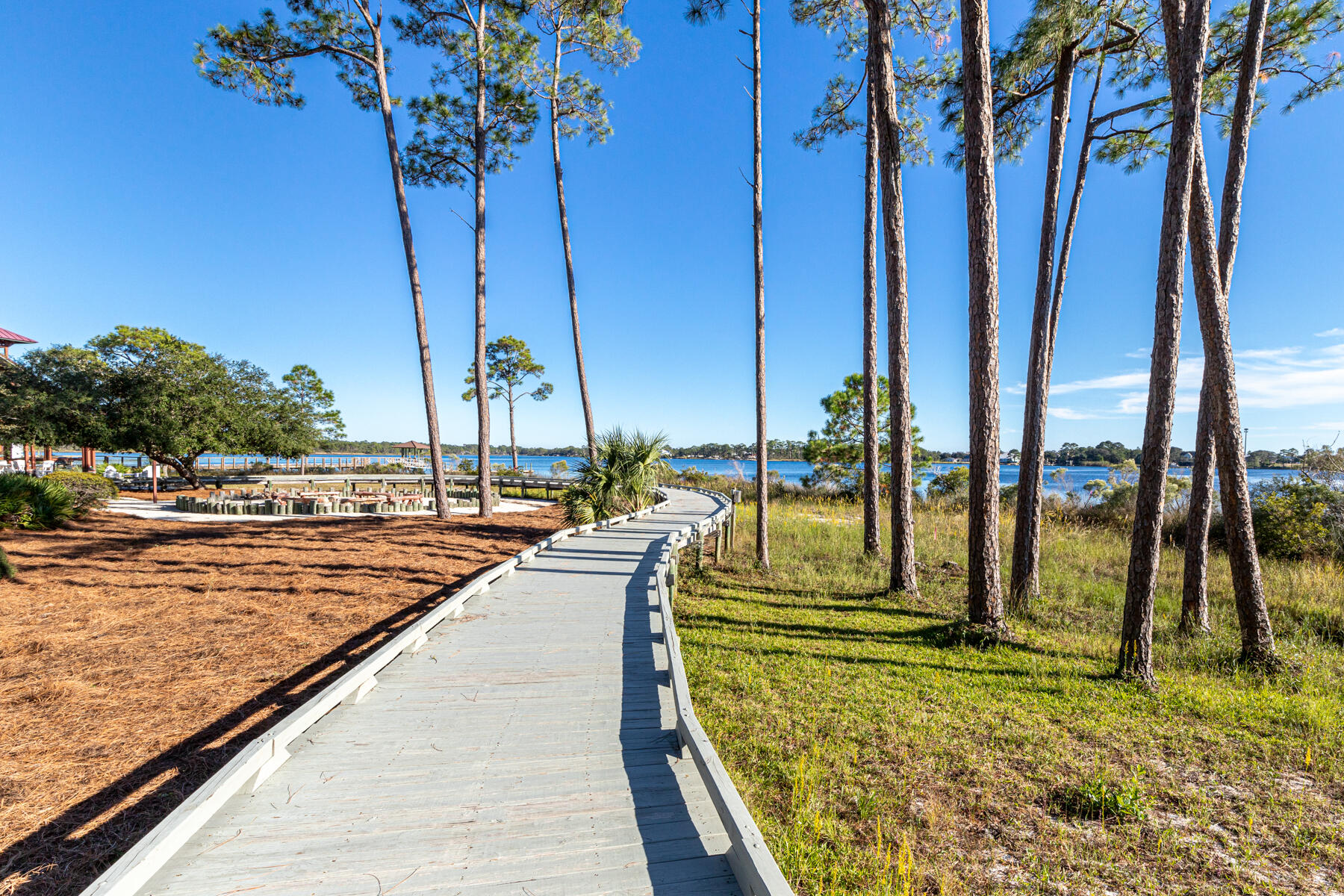 WILD HERON LAKESIDE LODGE - Residential