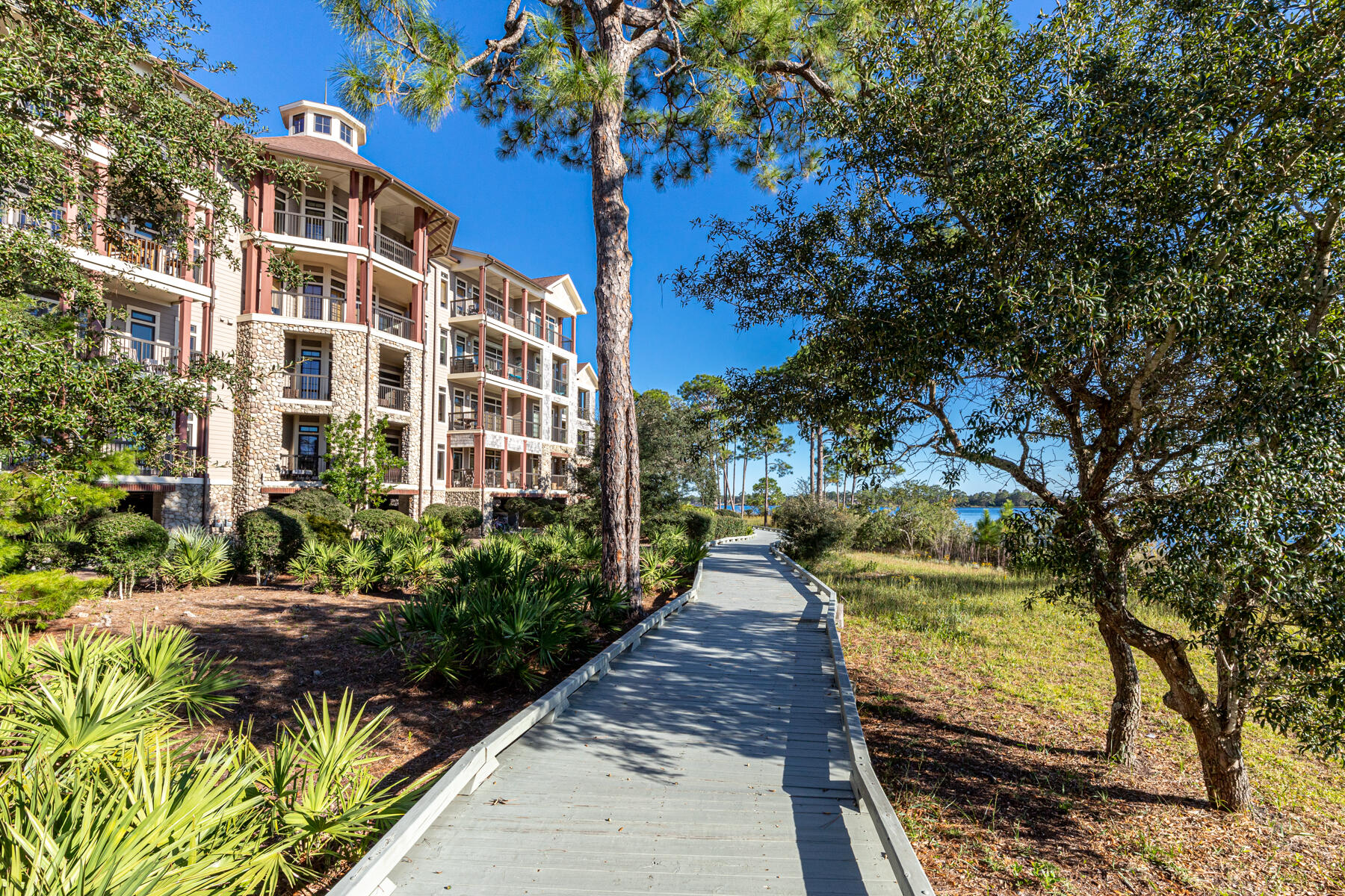 WILD HERON LAKESIDE LODGE - Residential