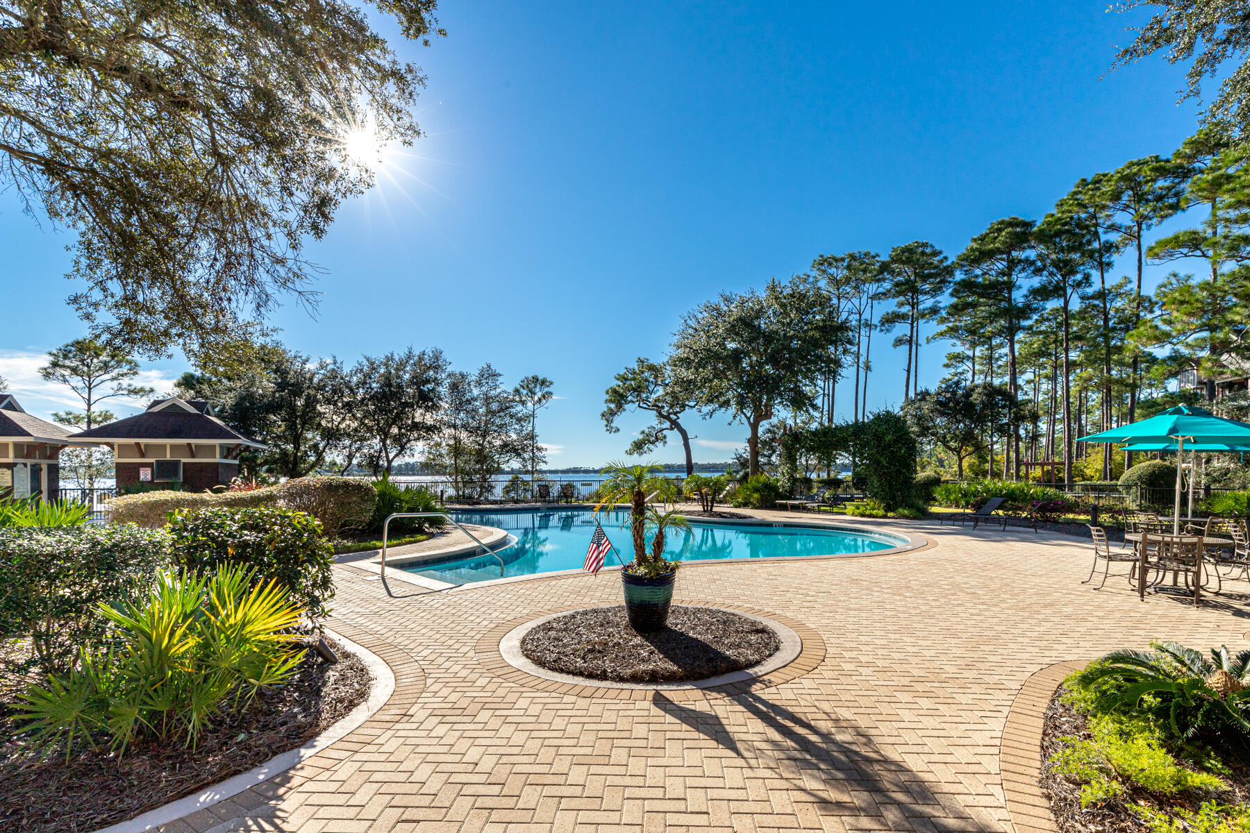 WILD HERON LAKESIDE LODGE - Residential