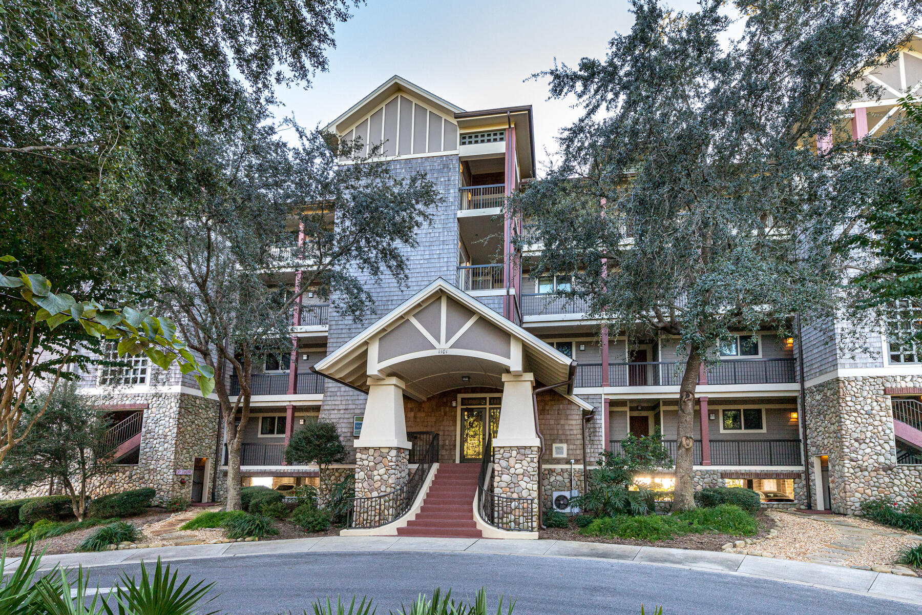 WILD HERON LAKESIDE LODGE - Residential