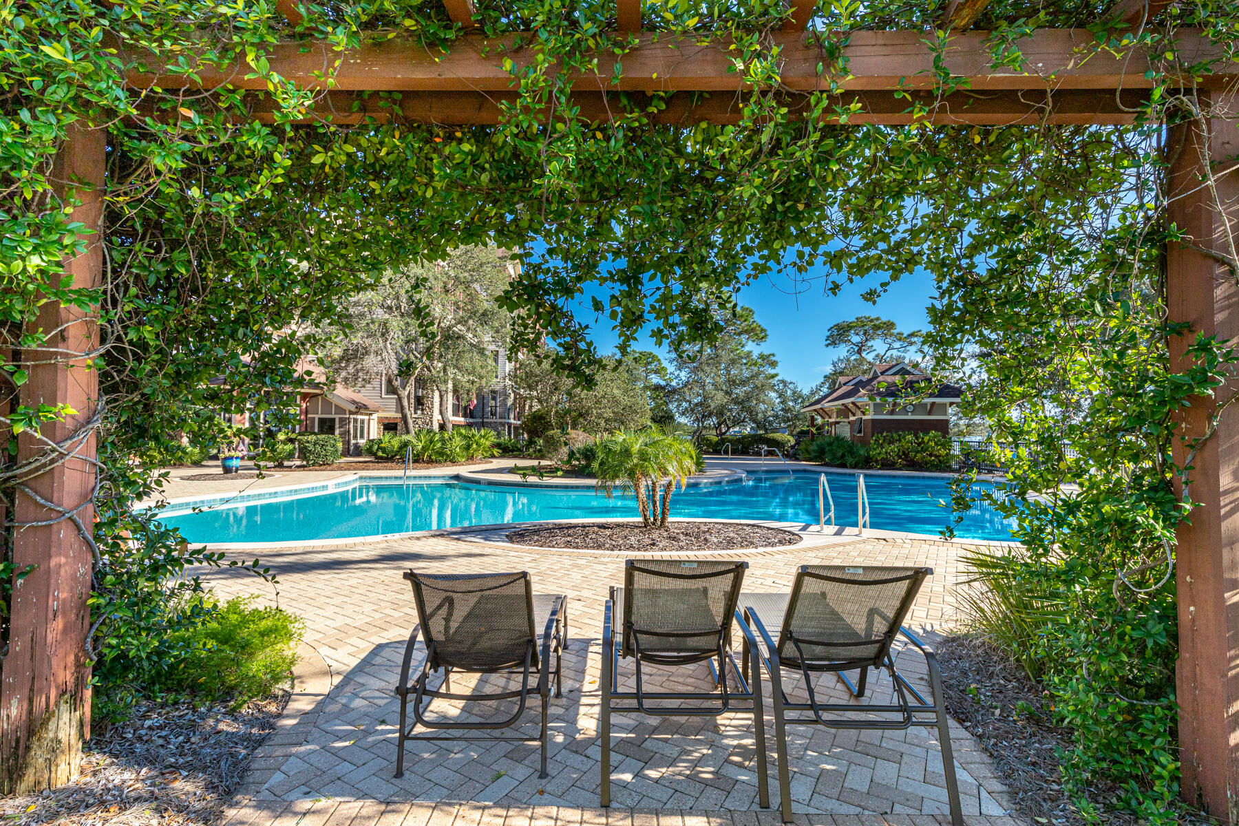 WILD HERON LAKESIDE LODGE - Residential