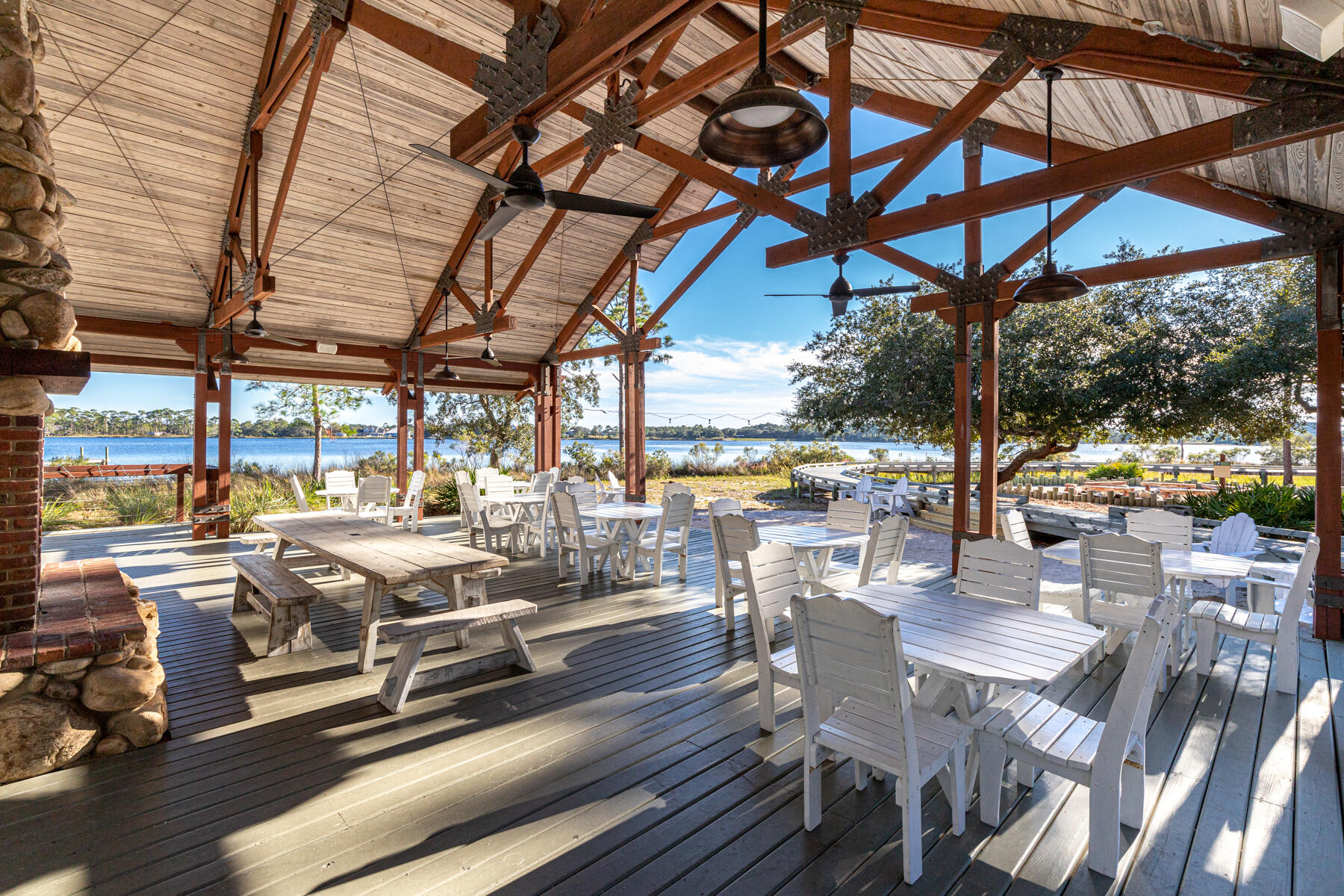 WILD HERON LAKESIDE LODGE - Residential