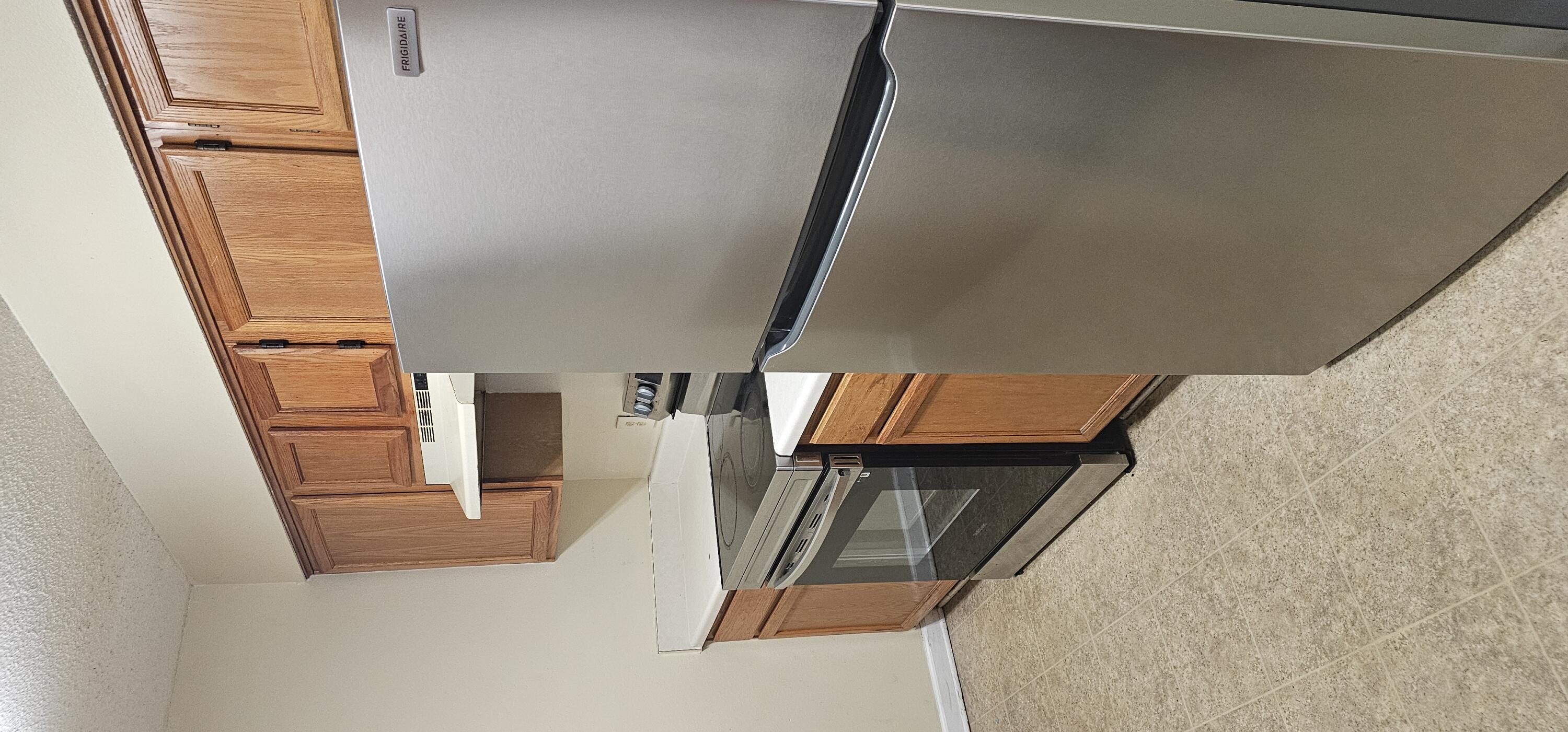 This condo is conveniently locate near Beaches, Bay, Restaurants,shopping at the Grande Boulevard.