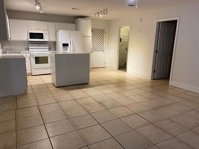 ELIZABETH FARMS UNREC - Residential Lease