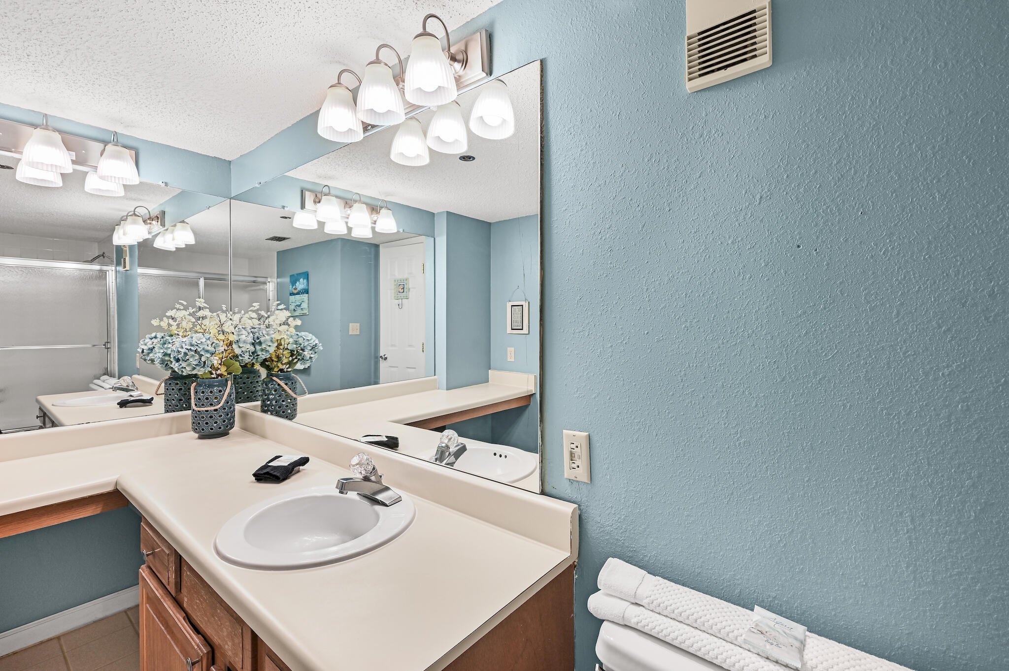 ISLANDER CONDO PH 2 - Residential