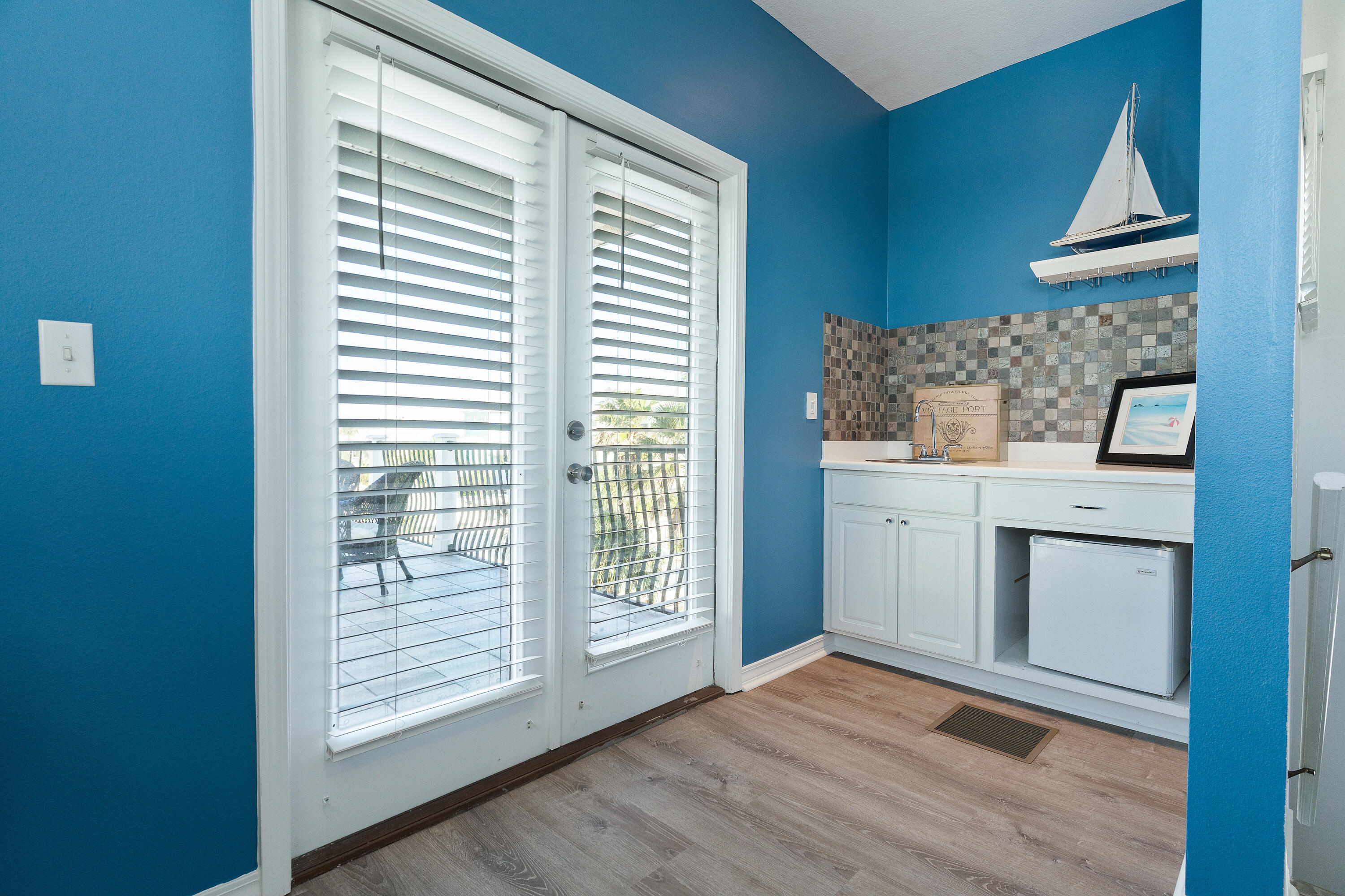 CRYSTAL BEACH - Residential