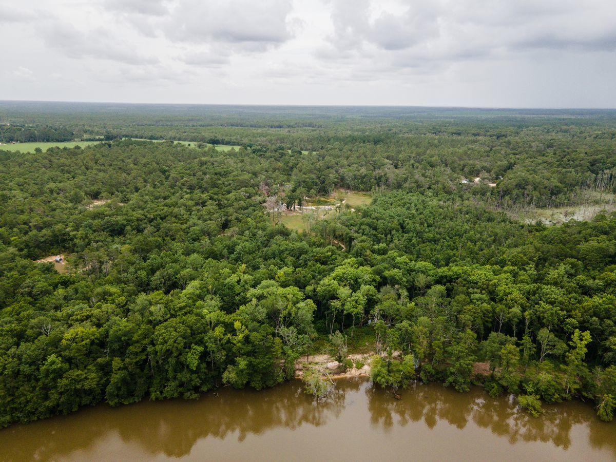 NO RECORDED SUBDIVISION - Land