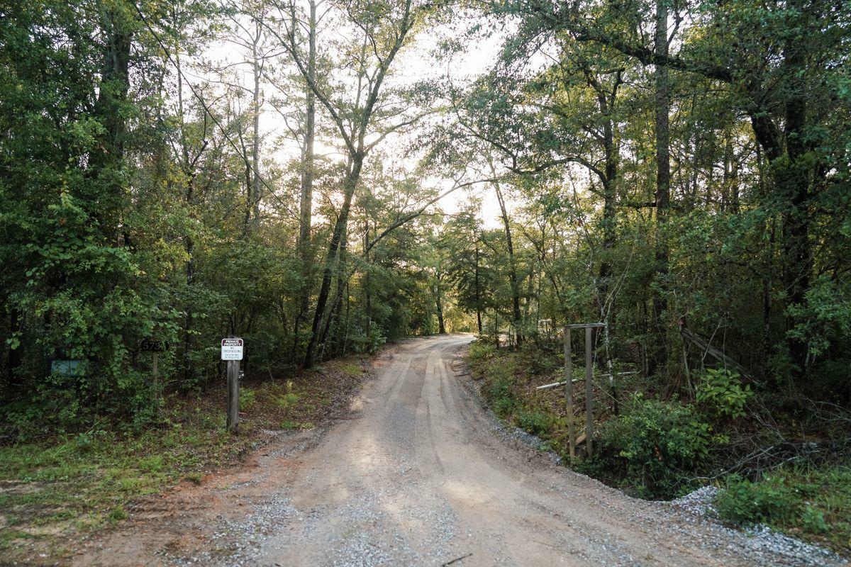 NO RECORDED SUBDIVISION - Land