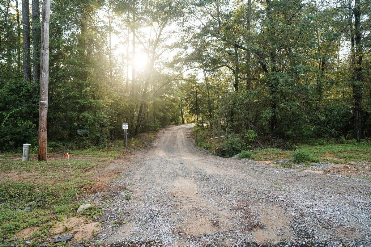 NO RECORDED SUBDIVISION - Land