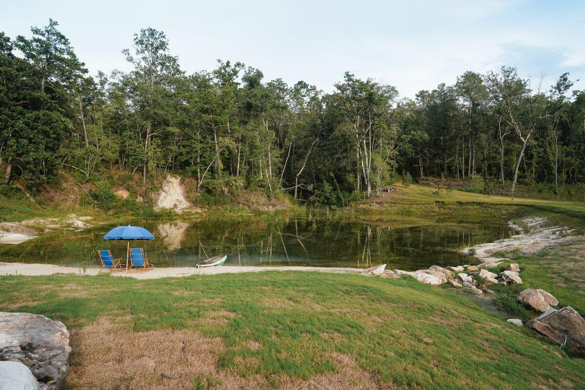 NO RECORDED SUBDIVISION - Land