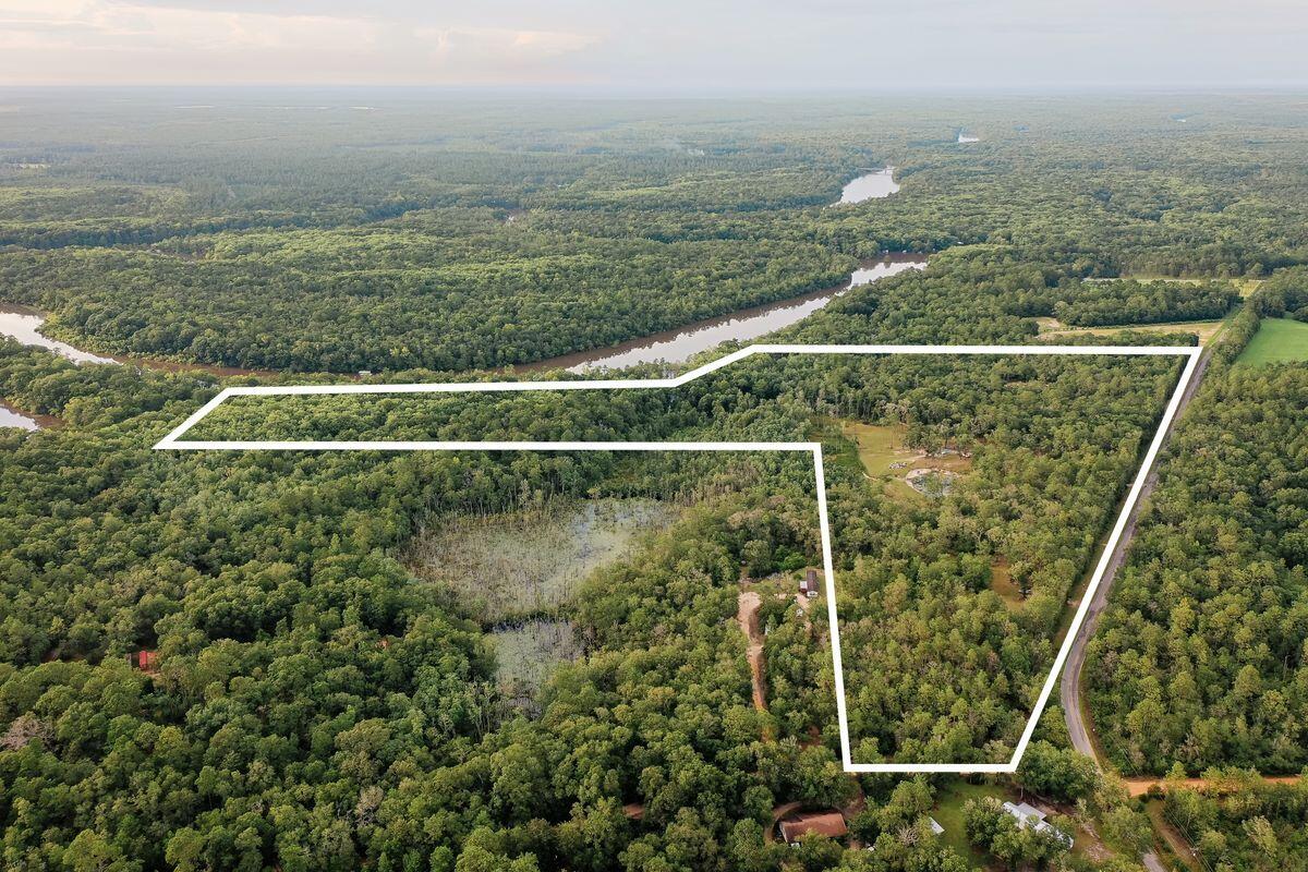 NO RECORDED SUBDIVISION - Land