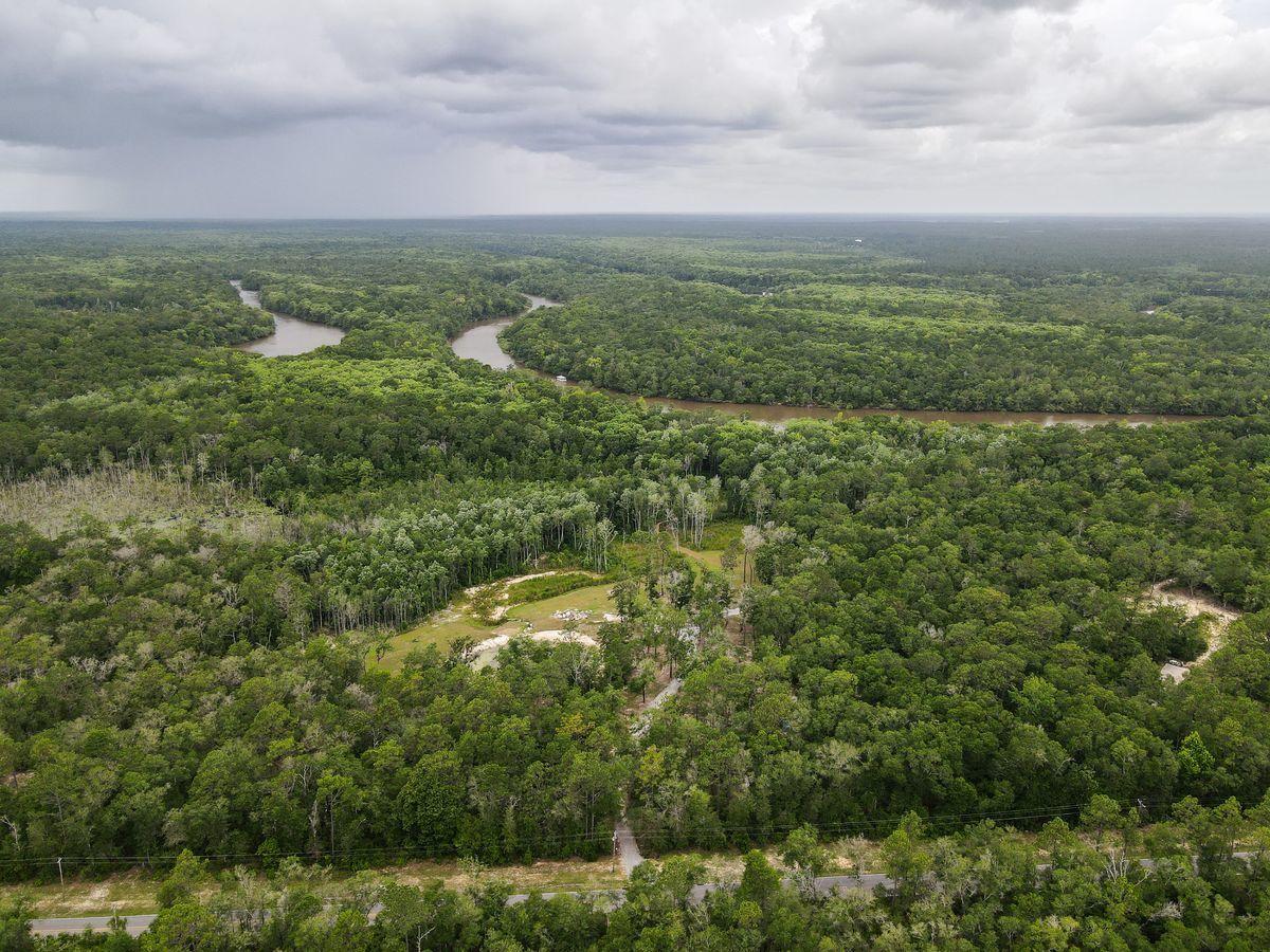 NO RECORDED SUBDIVISION - Land