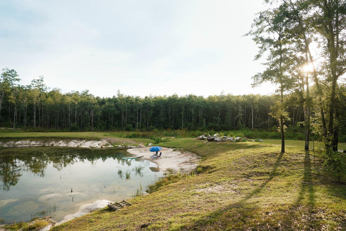 NO RECORDED SUBDIVISION - Land