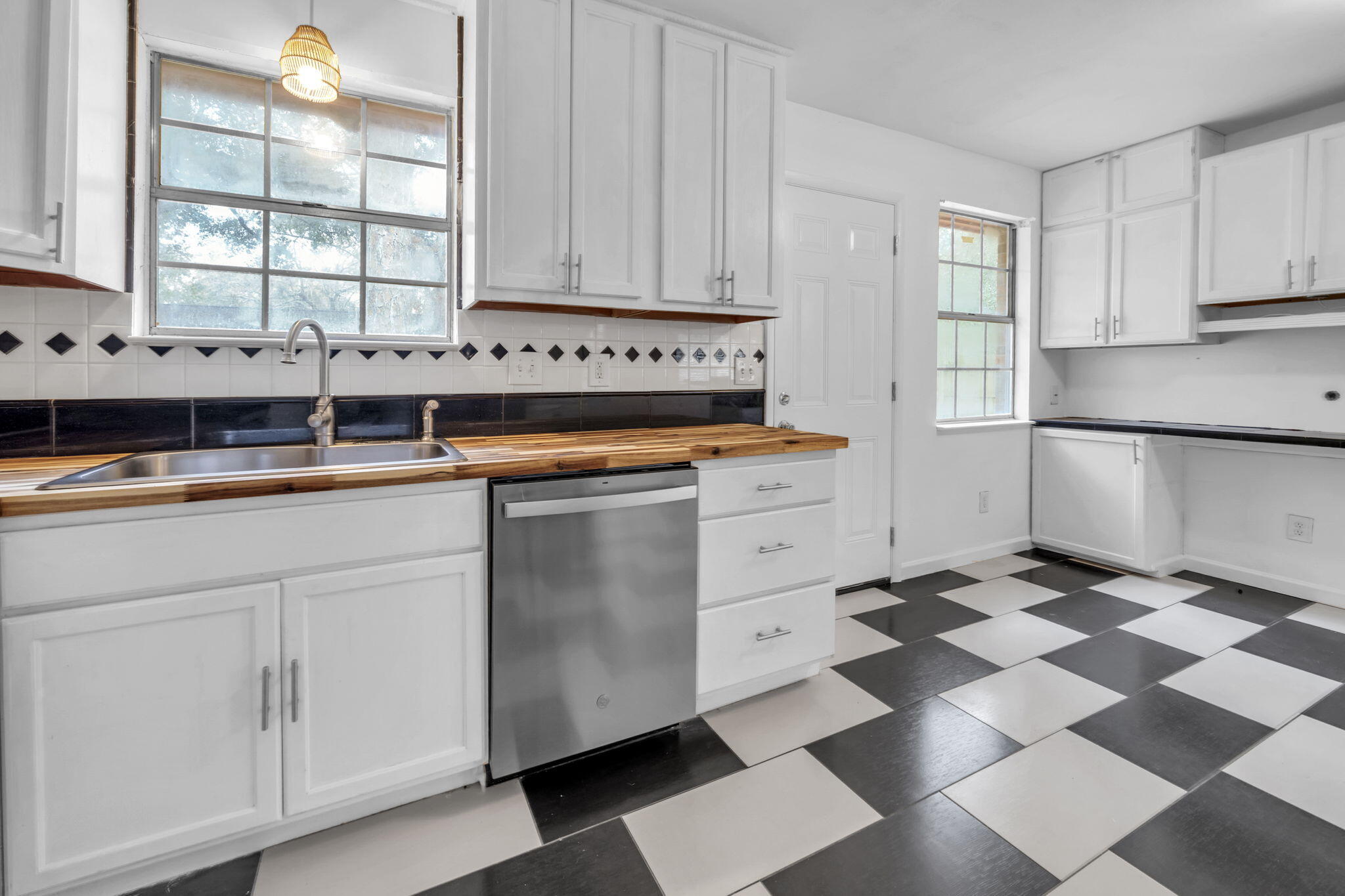 1020 PINETREE RD - Residential Lease