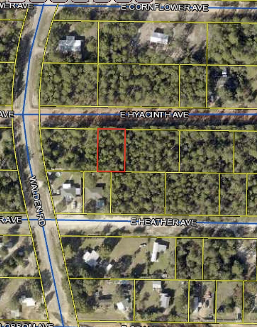 .23 acre vacant lot in Defuniak. Great for building your dream home. Convenient to Hwy 90 and I-10. Water and electricity available but not hooked up.