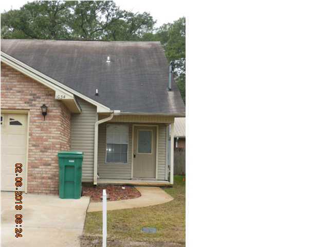 End unit townhouse on a quiet cul-de-sac. Master suite downstairs, large great room with vaulted ceilings, ceramic tile, marble vanities. Lawn maintenance is included. NO smoking allowed in unit or garage.