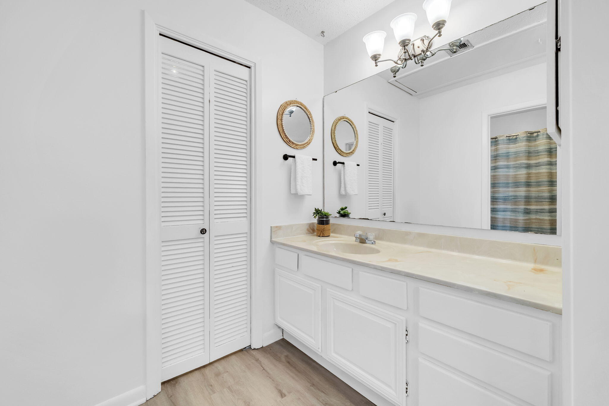 ROYAL OAK VILLAGE - Residential