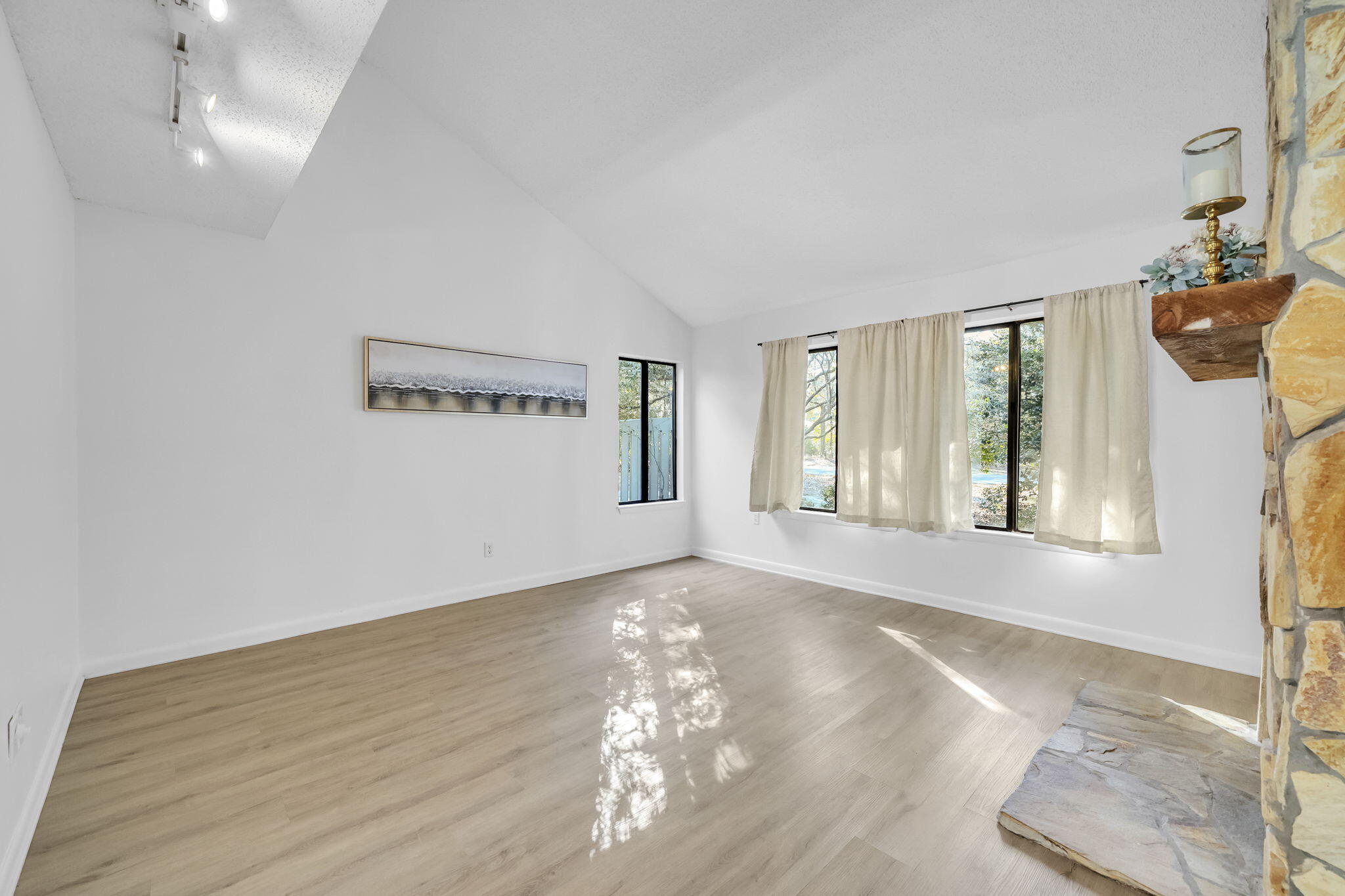 ROYAL OAK VILLAGE - Residential