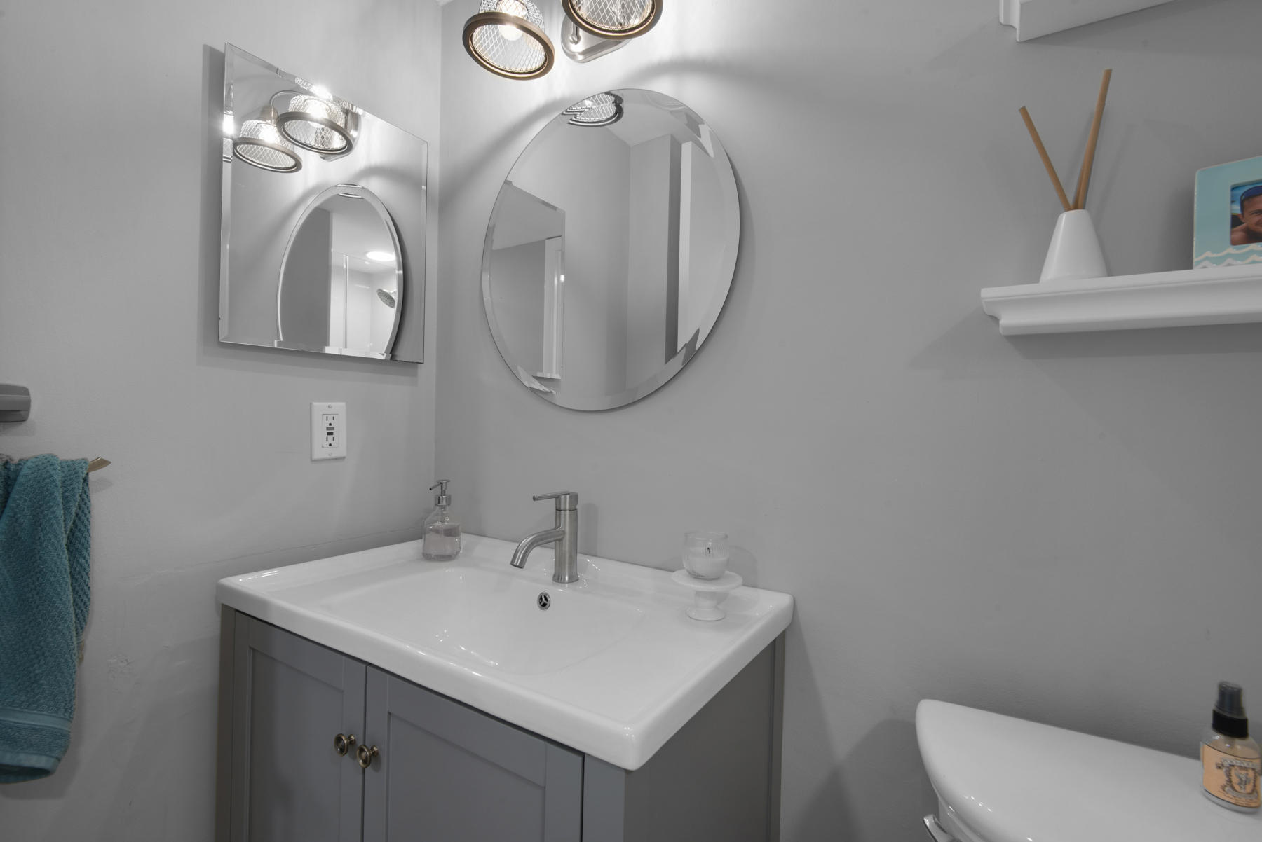 EL MATADOR CONDO - Residential