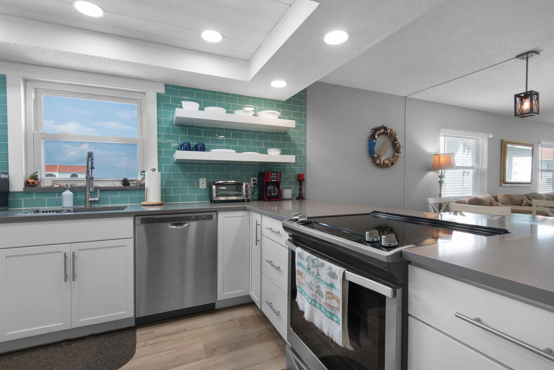 EL MATADOR CONDO - Residential