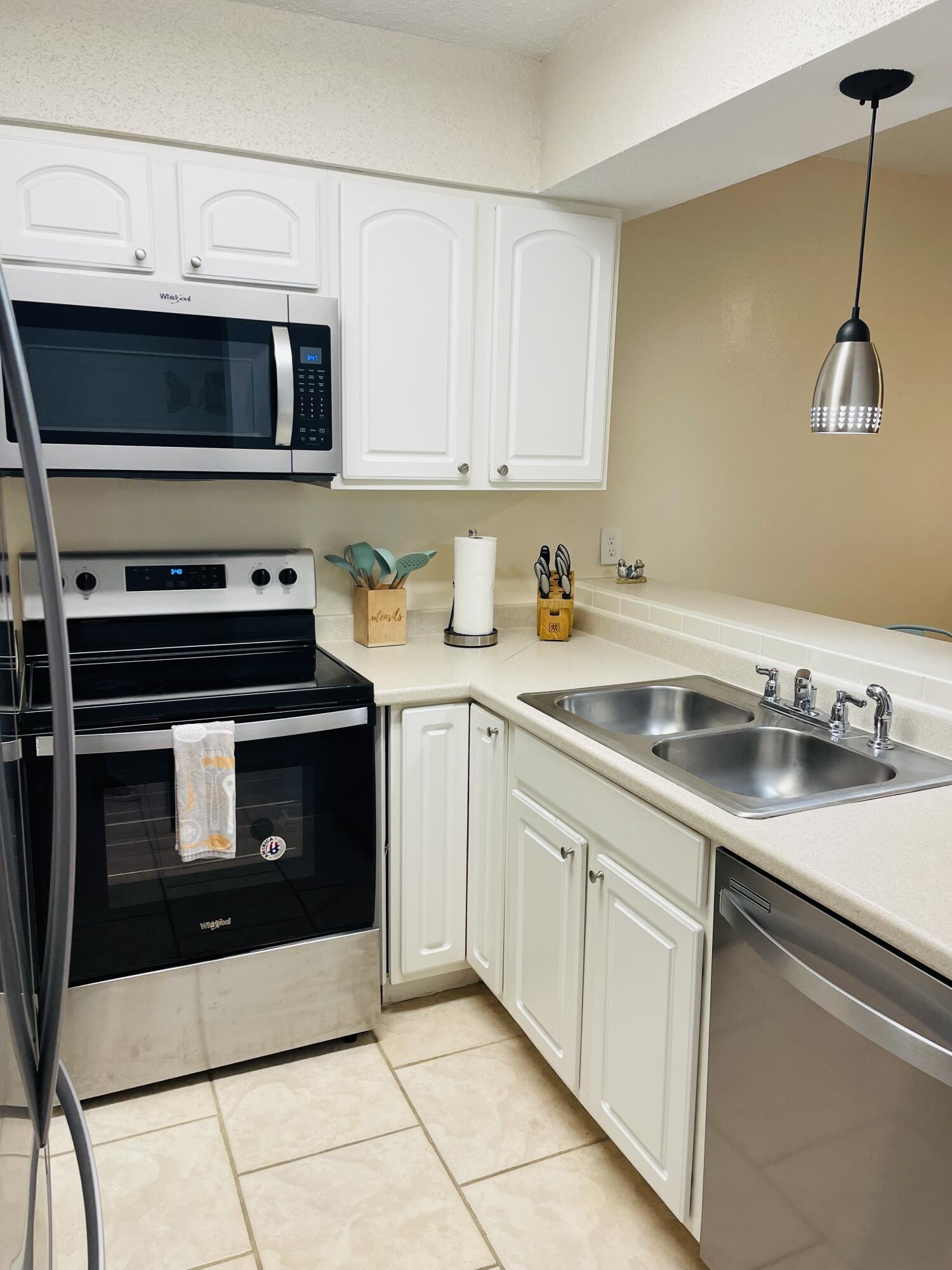 SANDPRINTS CONDO - Residential