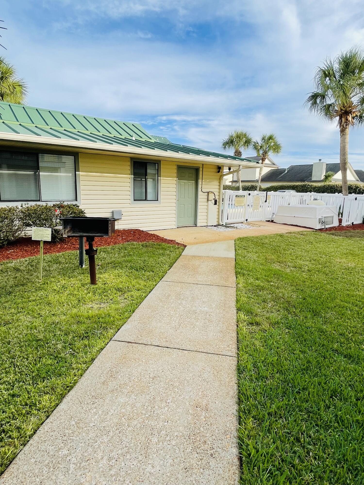 SANDPRINTS CONDO - Residential