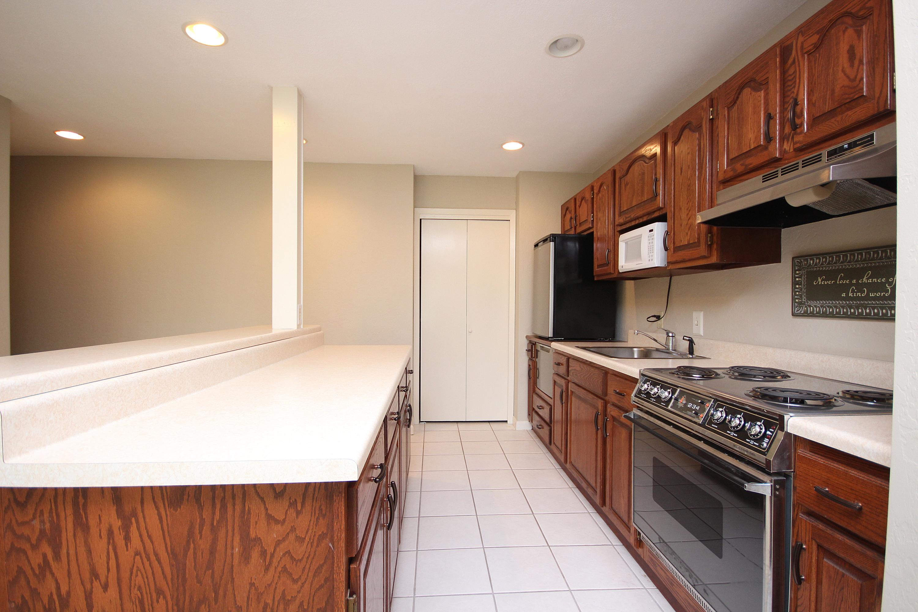 ROCKY BAYOU COUNTRY CLUB ESTATES 3,Lot 28 - Residential