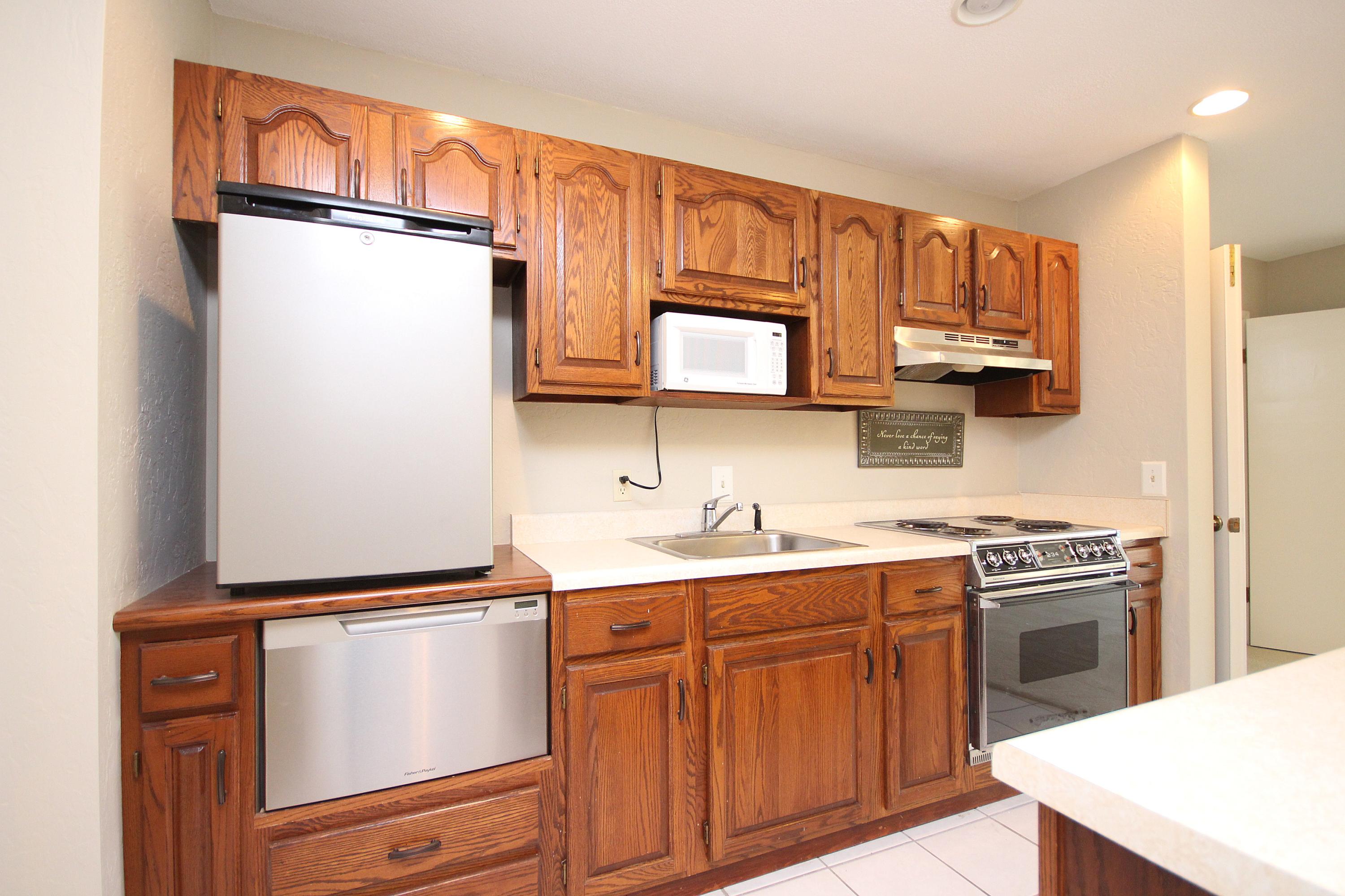 ROCKY BAYOU COUNTRY CLUB ESTATES 3,Lot 28 - Residential