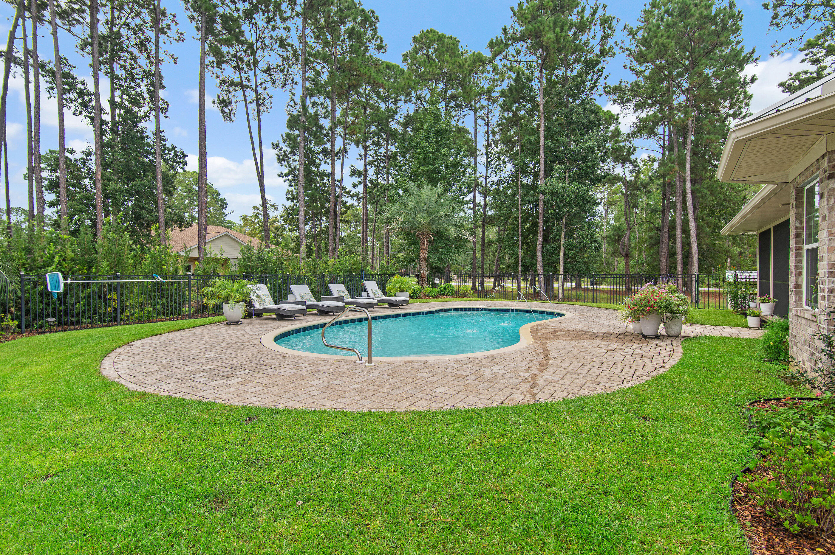 BAY GROVE - Residential