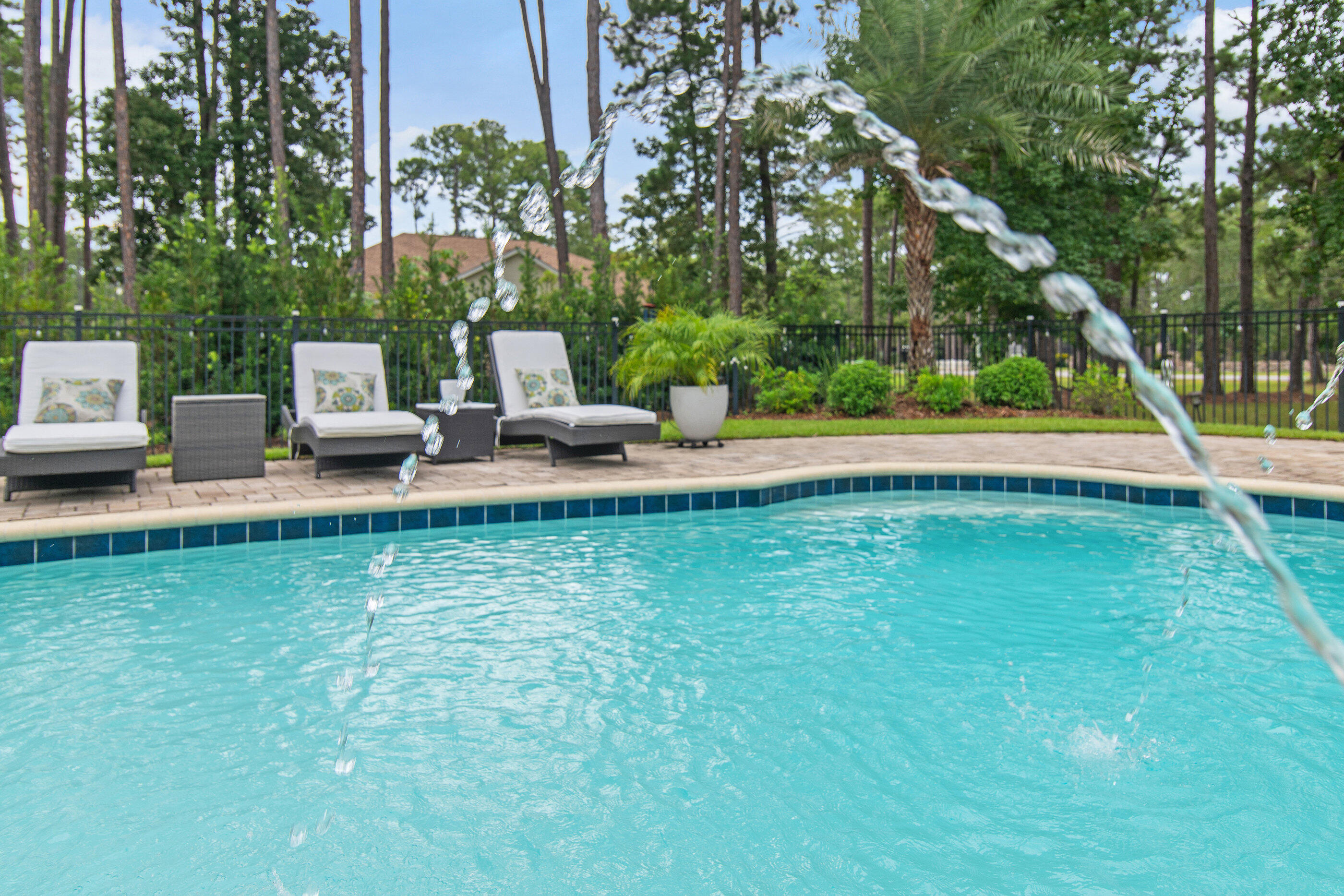 BAY GROVE - Residential