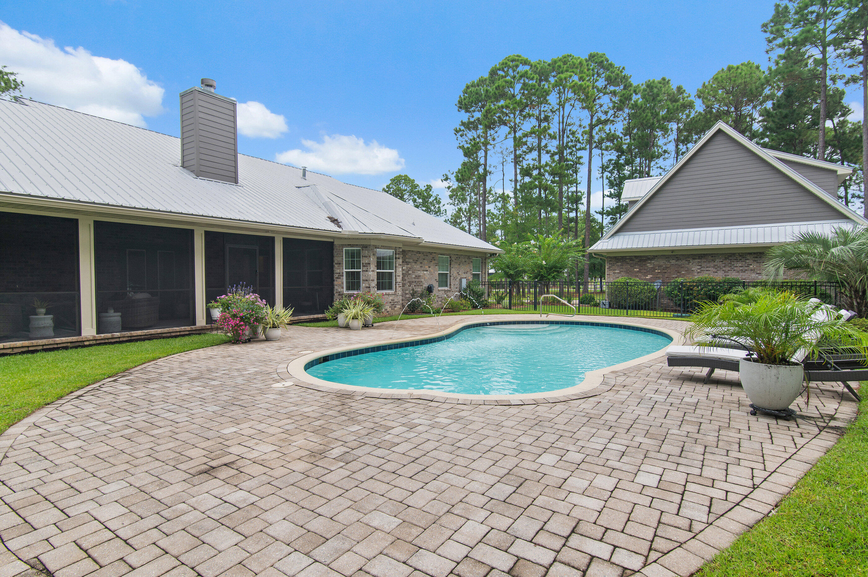 BAY GROVE - Residential